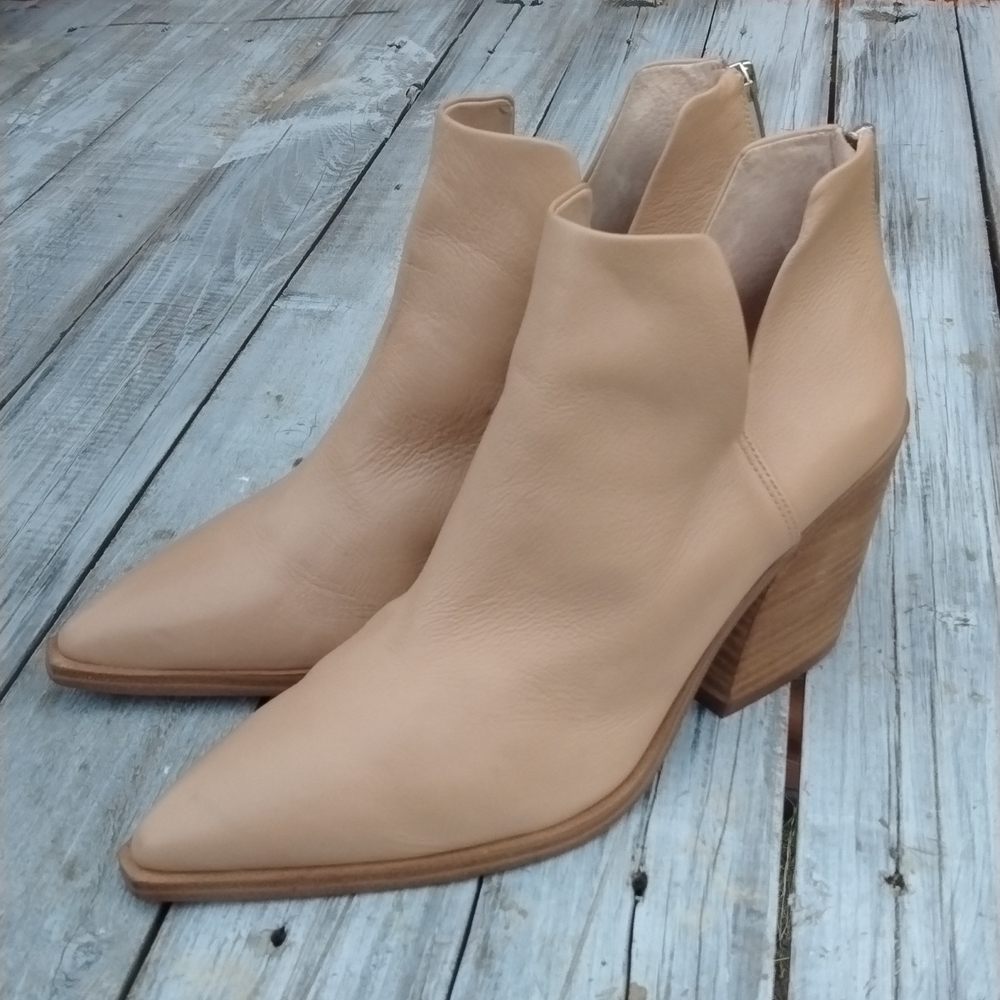 VINCE CAMUTO Ankle Boots. - Picture 5 of 14